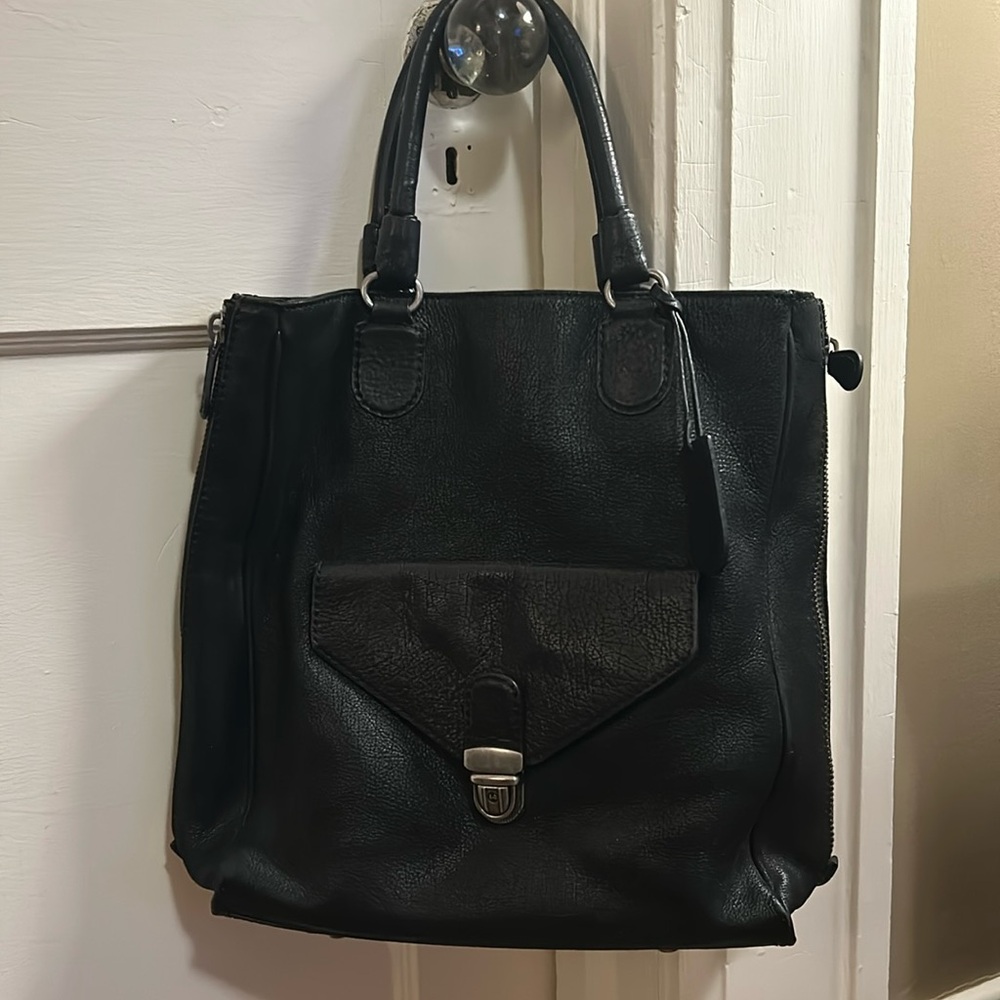 UGG ELLISON LARGE SLIM TOTE -BLACK LEATHER -EXPANDABLEll Retail$360